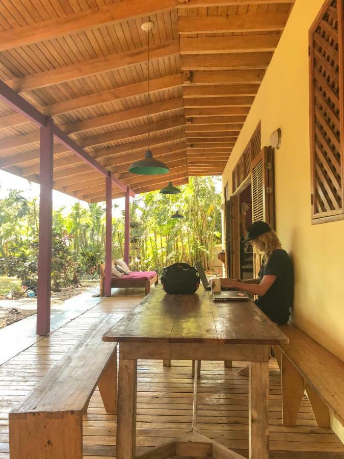 Хостел Lost Boyz Playa Santa Teresa  Экстерьер фото
